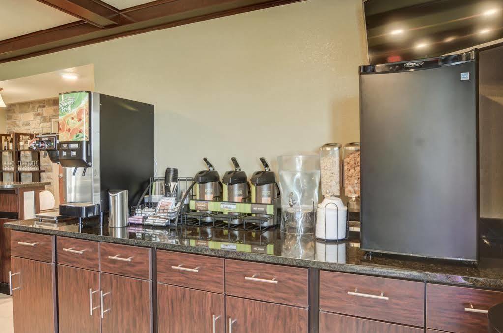 Cobblestone Inn & Suites - Lakin מראה חיצוני תמונה